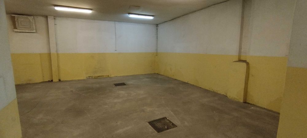 Magazyn 200 m2, hala murowana do wynajęcia. WC, biuro. Blisko zjazdu z