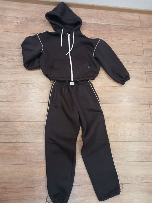 Жіночий костюм, azna.