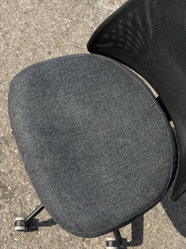 Fotel biurowy  IKEA Jarvfjallet materiałowy | krzesło obrotowe