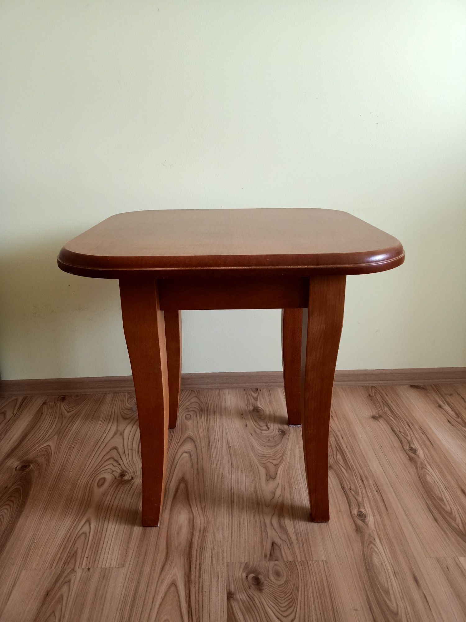 Stół - drewniany stolik