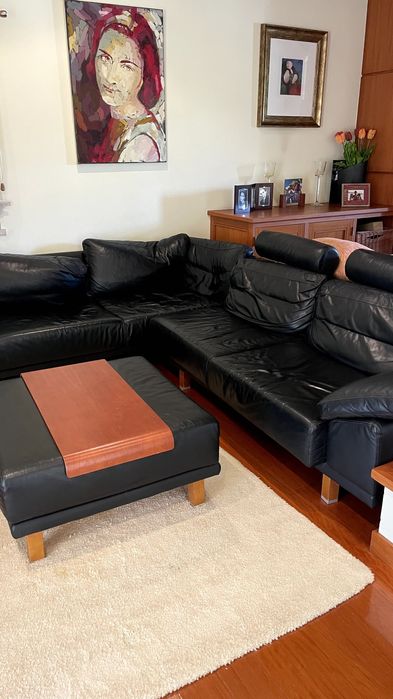Sofá de pele preto + mesa de centro