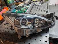 Mazda 3 Reflektor prawy przód lampa prawa przednia BM 13-16