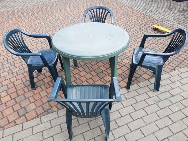 Stół i 4 krzesła i taboret plastikowe