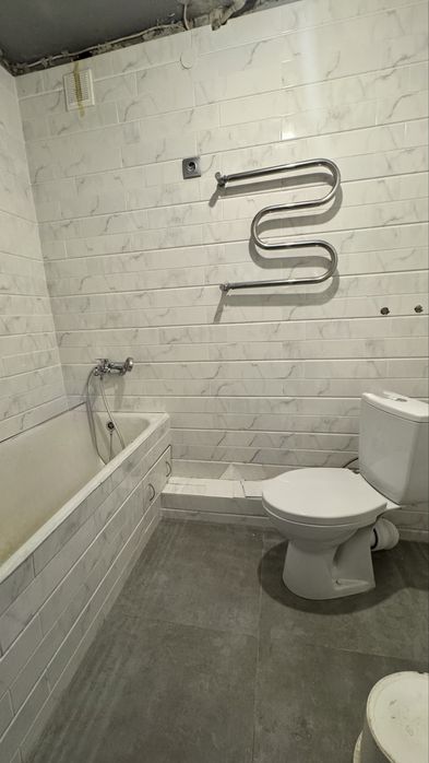 2 кв Гімназійна набережна Центр Левада