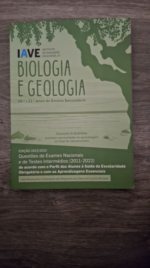 Livro IAVE Biologia e Geologia 10.º e 11.º anos - Exames Nacionais