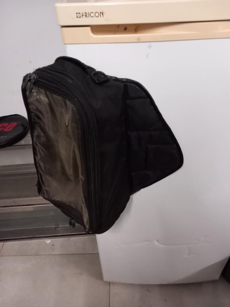 Mala com íman de mota