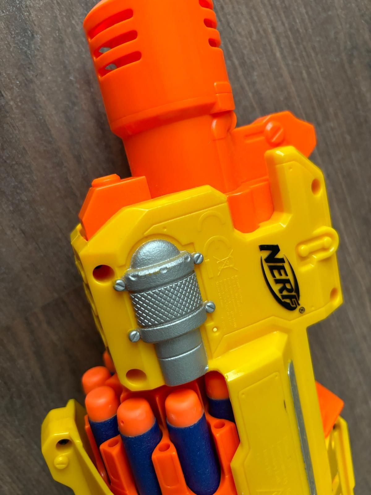 Pistola NERF 
Barricade RV-10
Recarga de 10 balas
+ 15 balas suplement