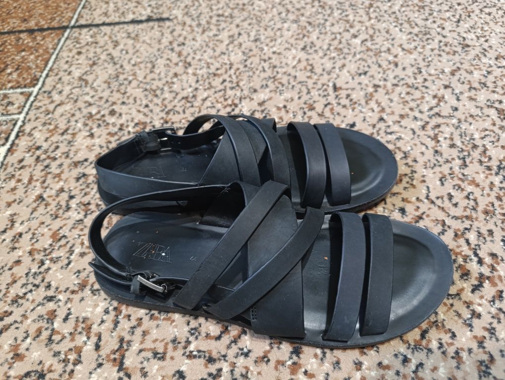 Продам чоловічі сандалі zara