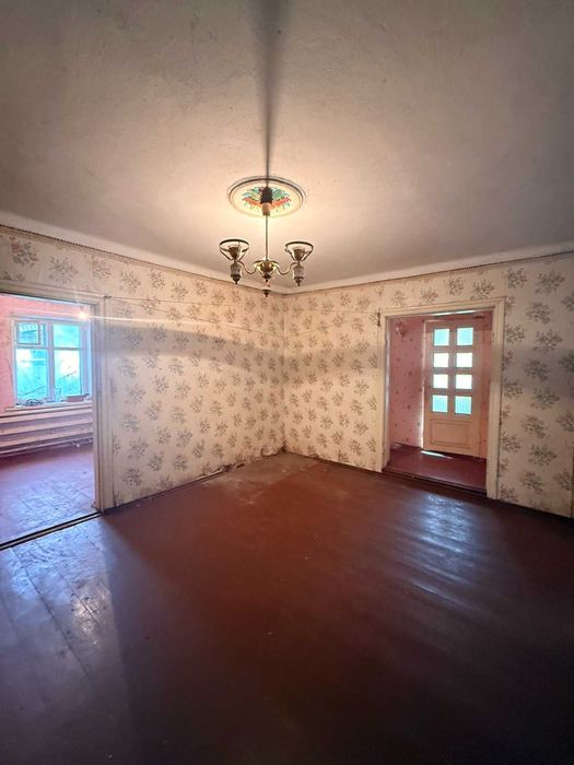 Продам недорого дом в Александровке в удачном месте