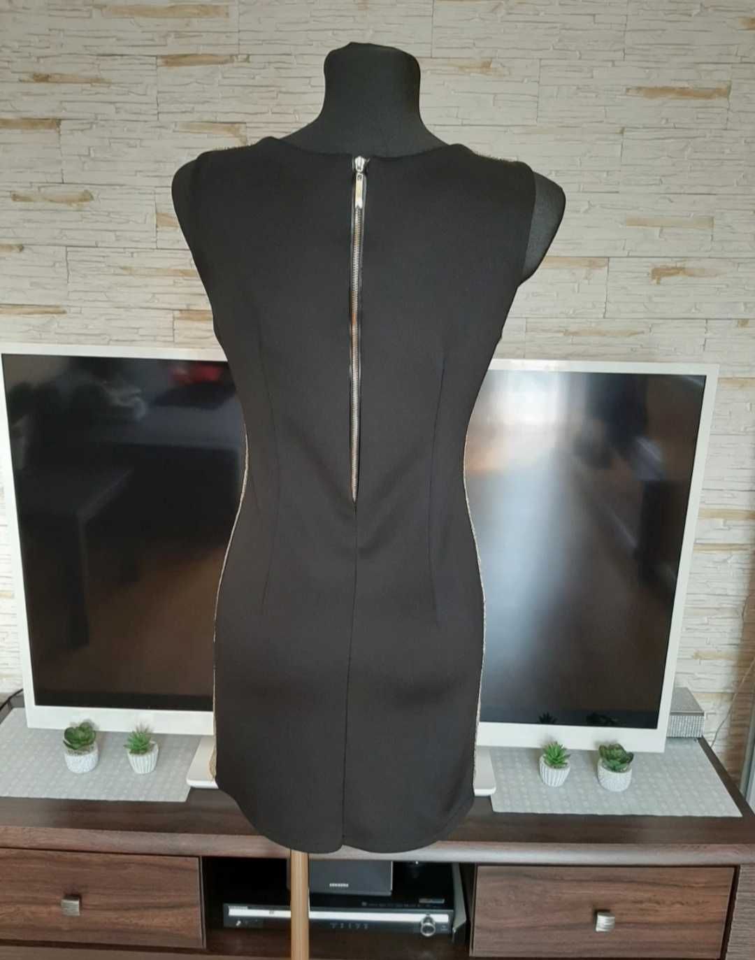 Czarna sukienka krótka