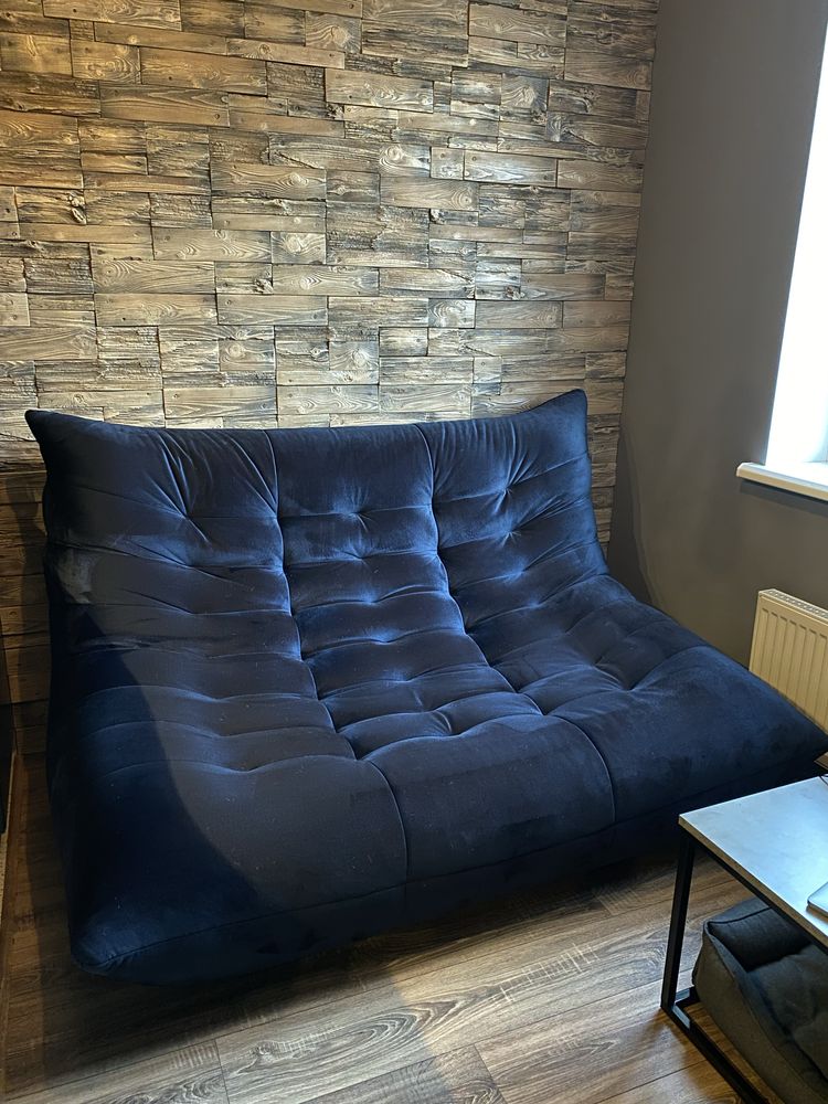 Продам диван Caro синего цвета 1700