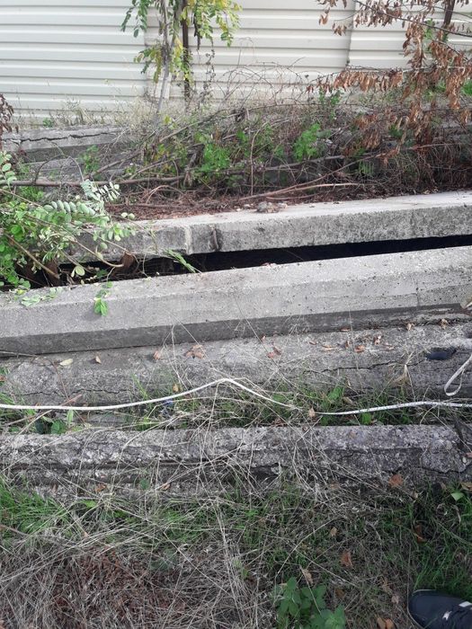 Плиты пустотки, столбы, ж/д шпалы