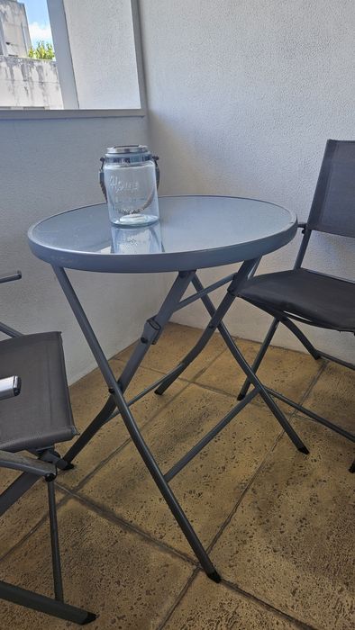 Mobiliário (mesa e cadeiras) de exterior