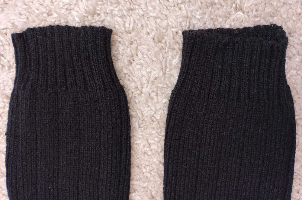 Nowe ocieplacze z guzikami na nogi, kolor Czarny.