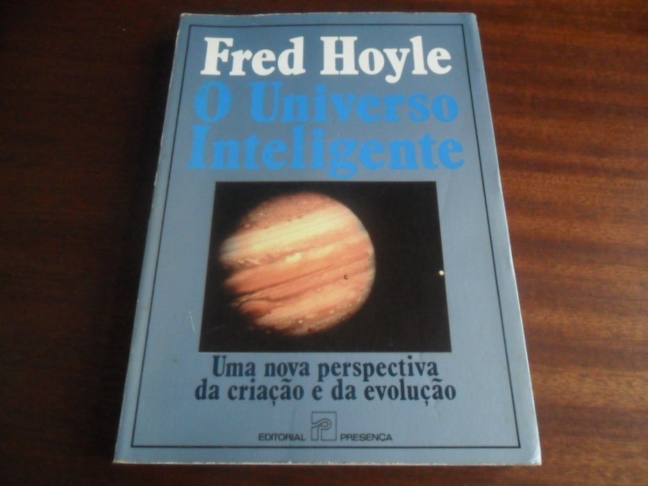 "O Universo Inteligente" de Fred Hoyle