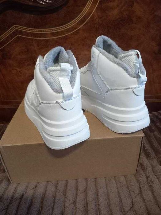 Акція кросівки жіночі шкіряні зимові високі хутро stilli