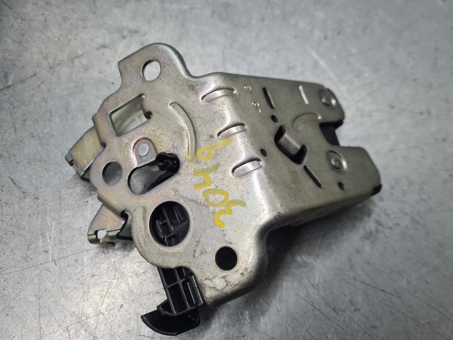 Fechadura / fecho da mala AUDI A1 Sportback (8XA, 8XF)