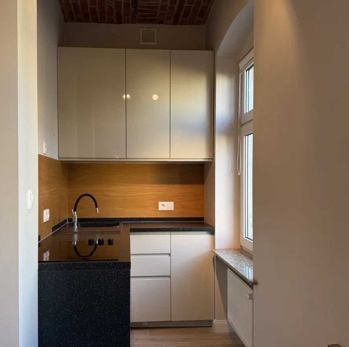 Wynajmę kawalerkę w centrum | Studio apartment for rent in the centre