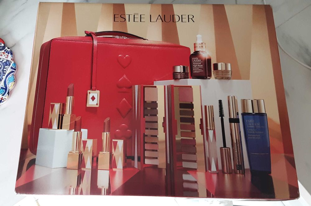 Walizka estee lauder