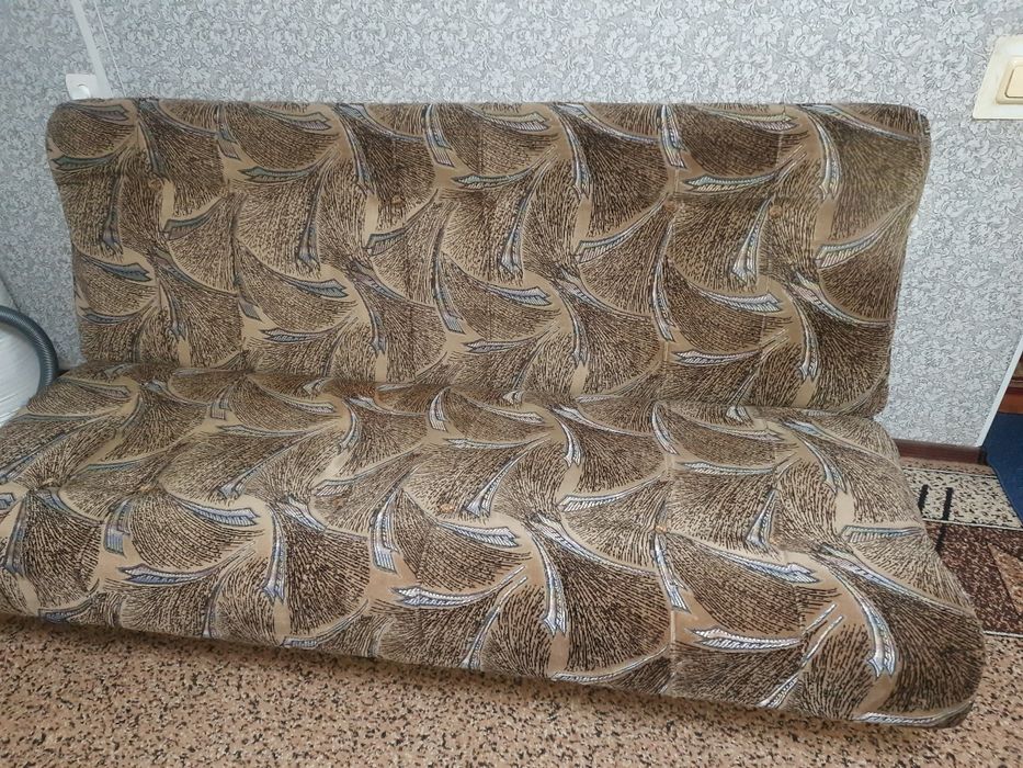 Продам диван книжка торг.