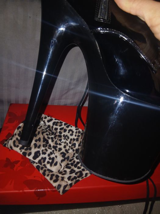 Стріпи Стрипы лакові Pleaser 40 розмір 3йка