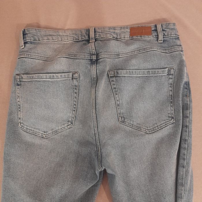 Spodnie jeansy jasno niebieksie sinsay