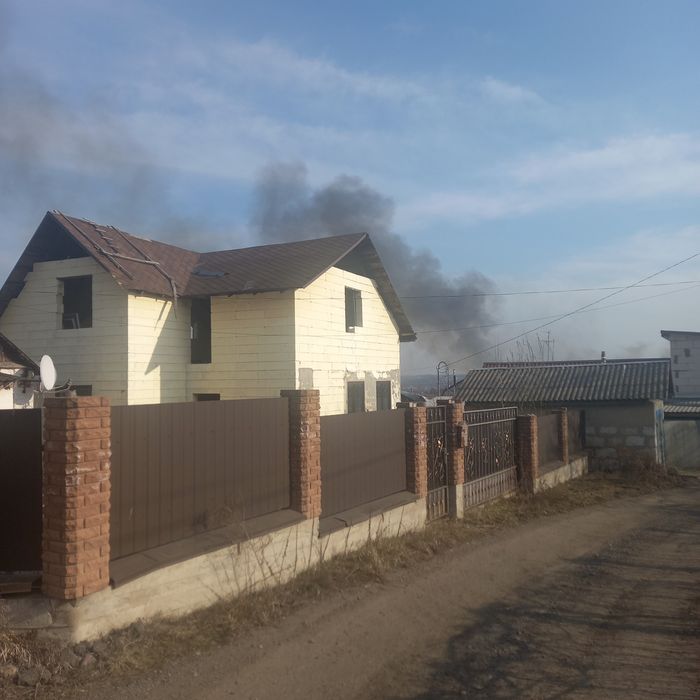 Продаж частини будинку з новим недобудованим будинком м. Васильків