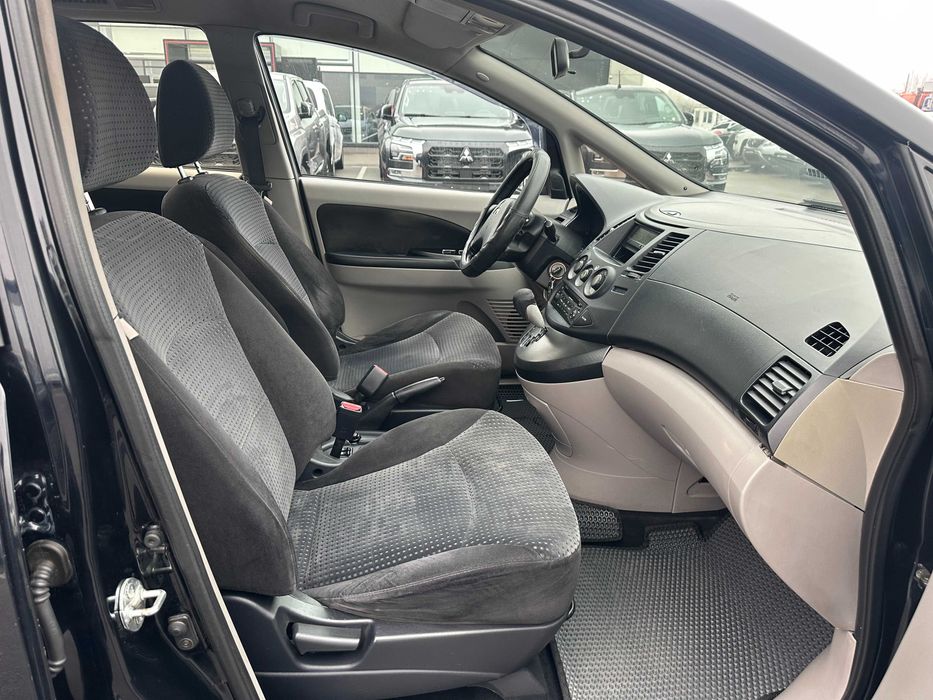 Mitsubishi Grandis 2005