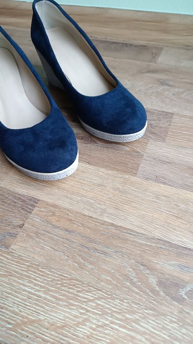 Zamszowe czółenka 37