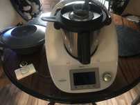 Thermomix z dodatkowymi przyrzadami
