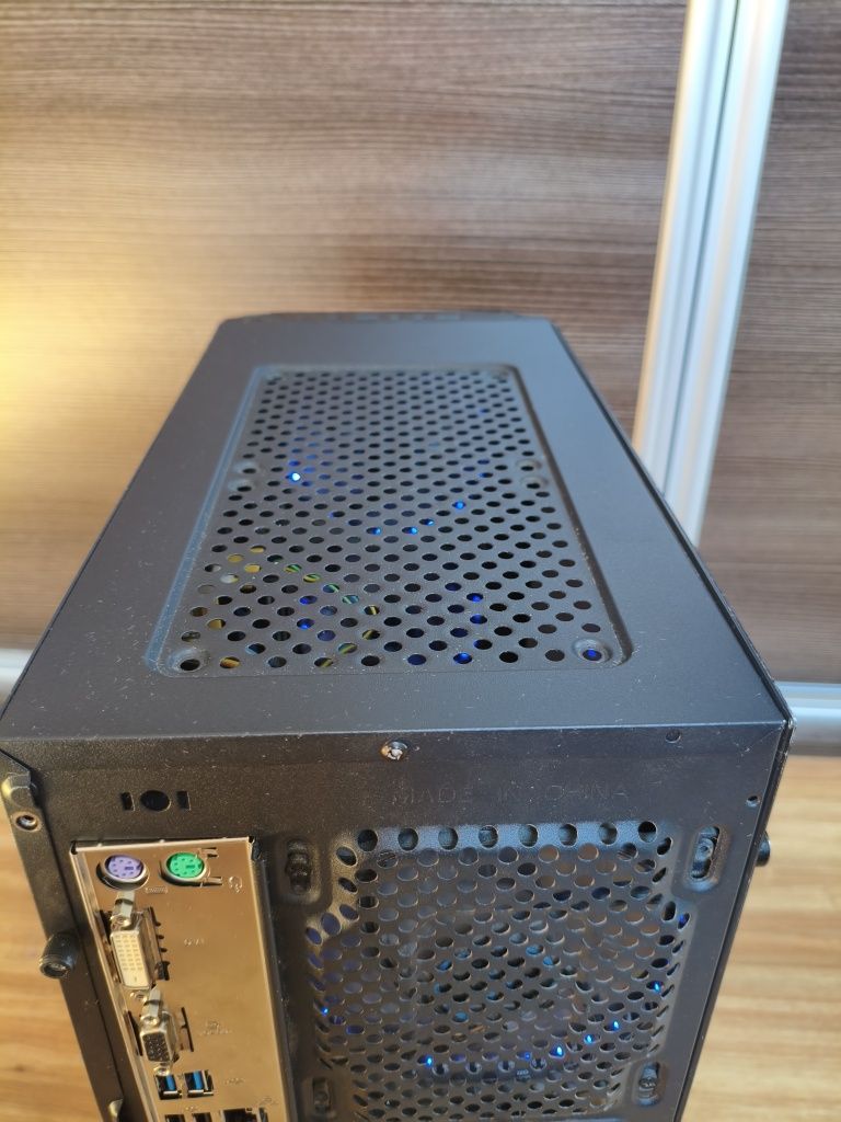 Komputer stacjonarny i7 RGB  SSD/HDD