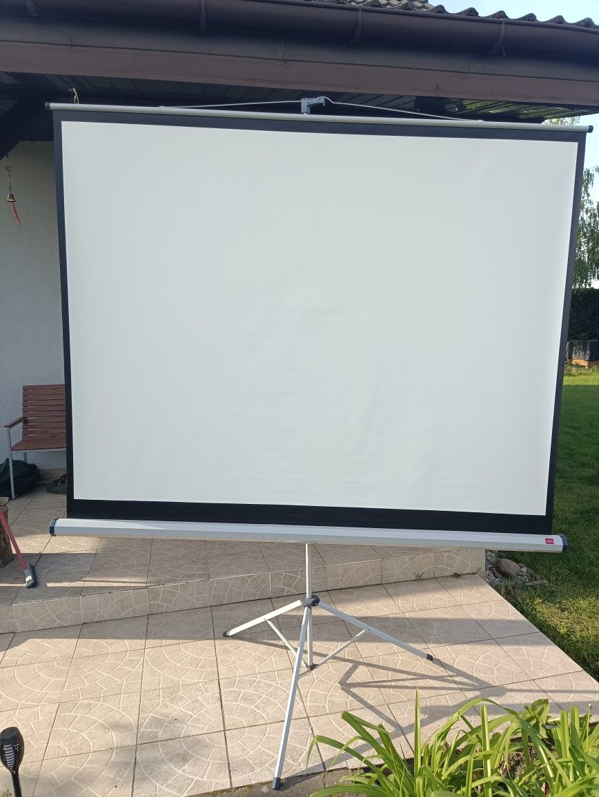 Ekran do projektora