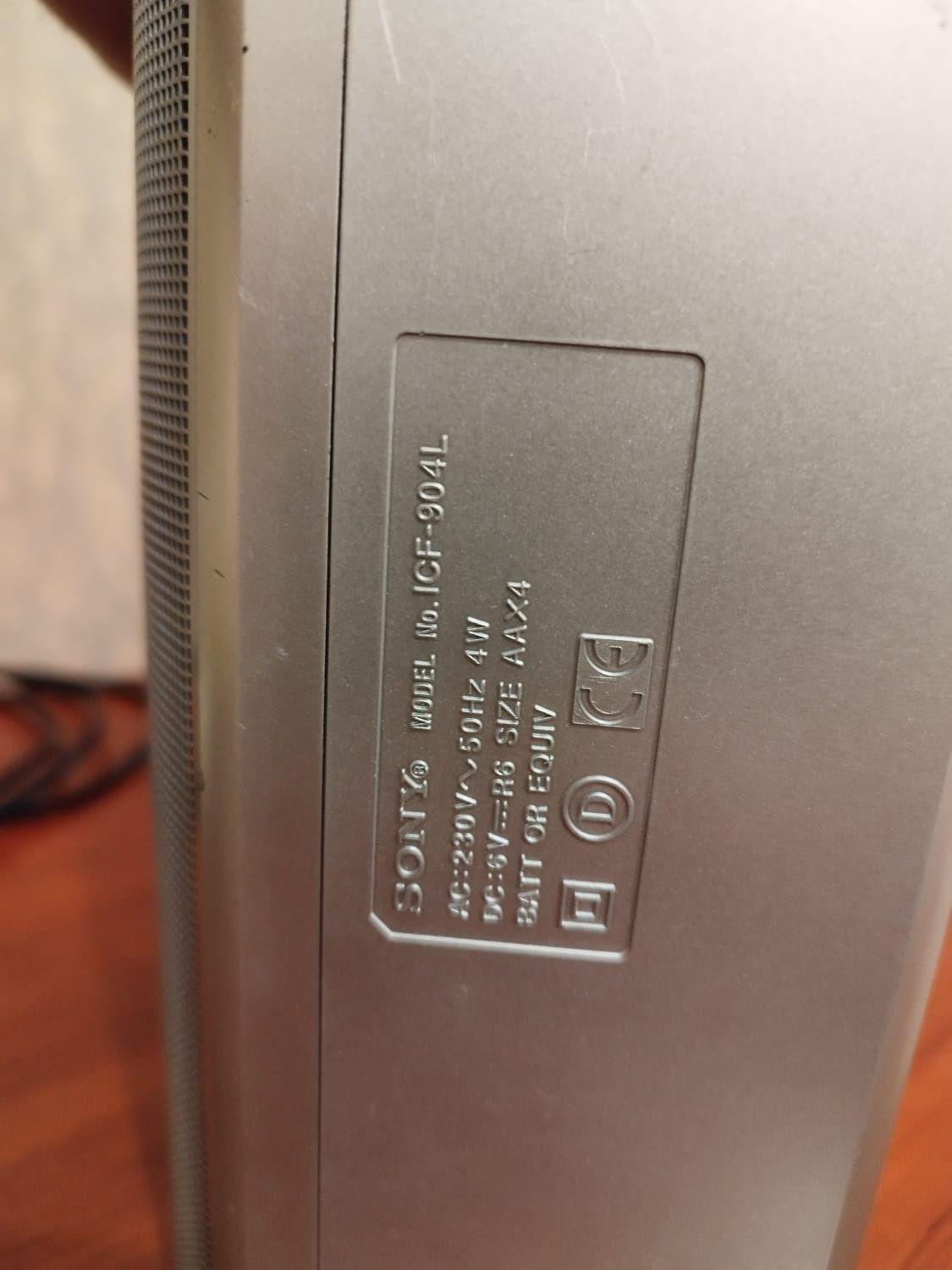 Радіоприймач Sony моделі ICF-904L