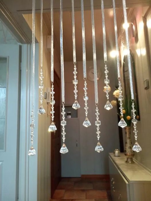 Zestaw na okno zawieszki na tasmie krysztalki koraliki jak firana