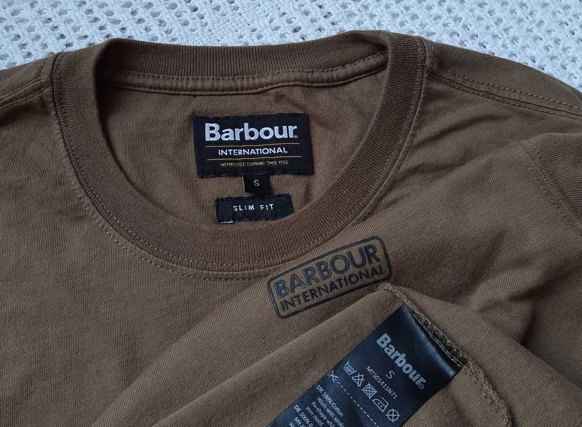 Barbour Slim j.Nowa logo Uniseks khaki czarne logo koszulka bluzka S