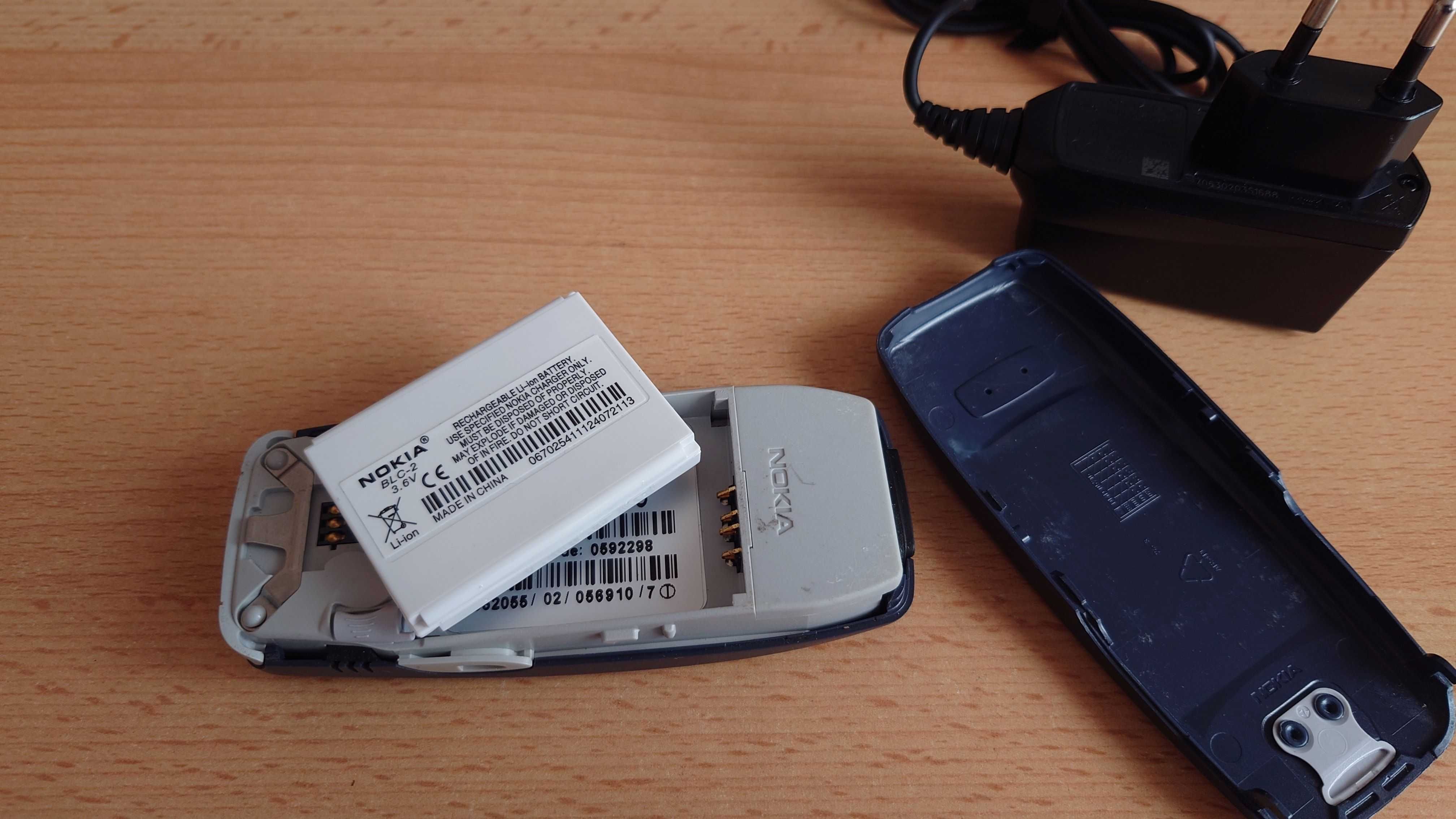 NOKIA 3310 tel + ładowarka Pl menu