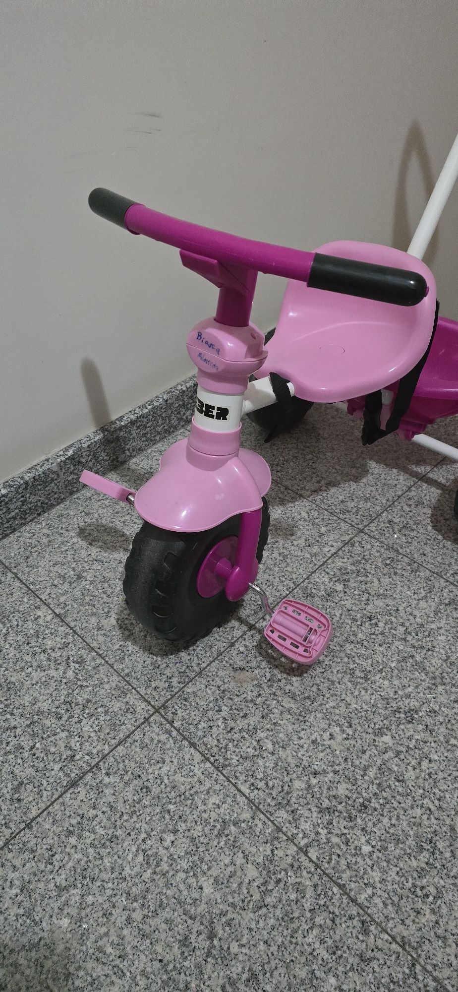 Triciclo menina em bom estado