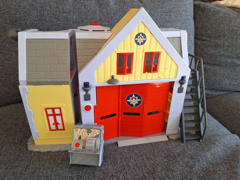 Remiza strażacka, strażak Sam