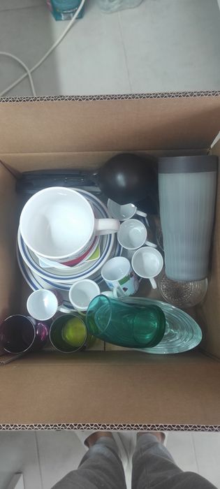 Conjunto de loiça variada - 34 peças

Chávenas de café com pires (vár