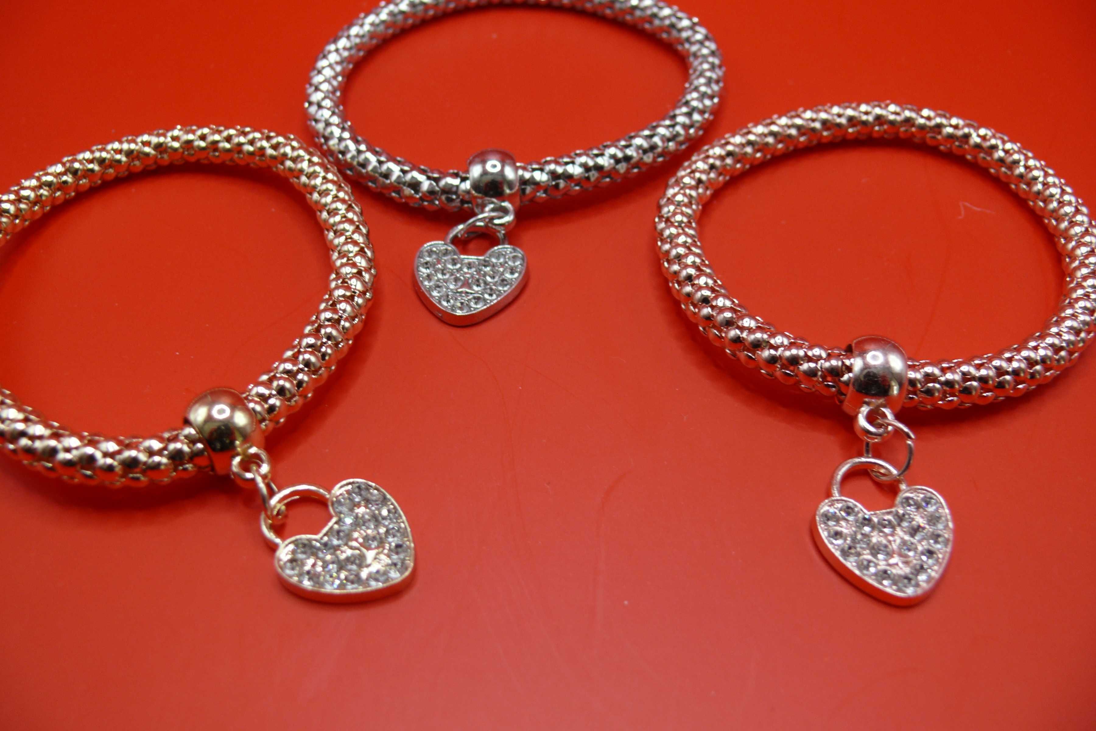 Pulseiras metal com pendente coração