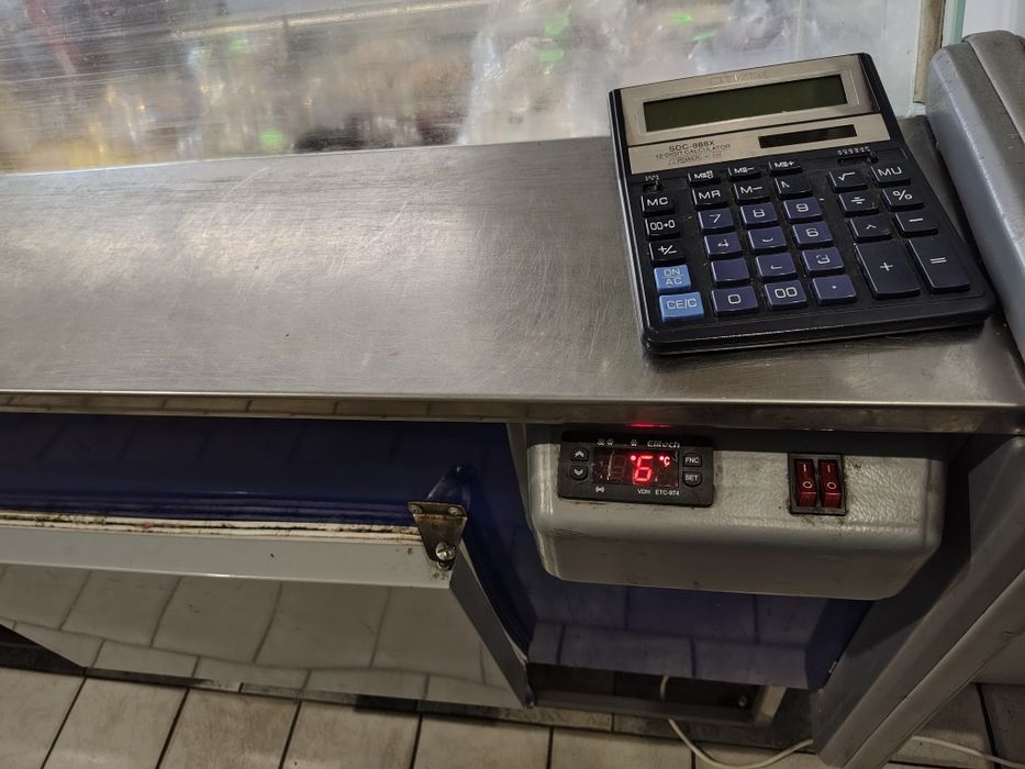 Холодильна вітрина