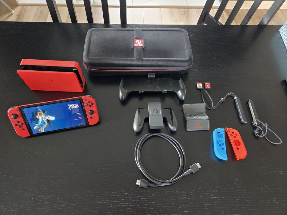 Switch OLED wersja Mario + akcesoria + gry