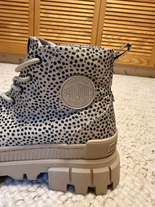 Nowe buty trapery beżowe kremowe w czarne kropki Palladium r. 42 27 cm