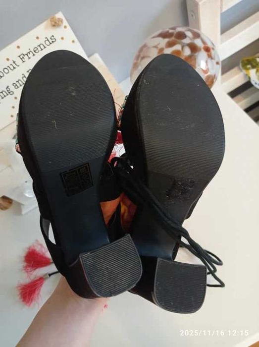 nowe buty damskie na słupku 37