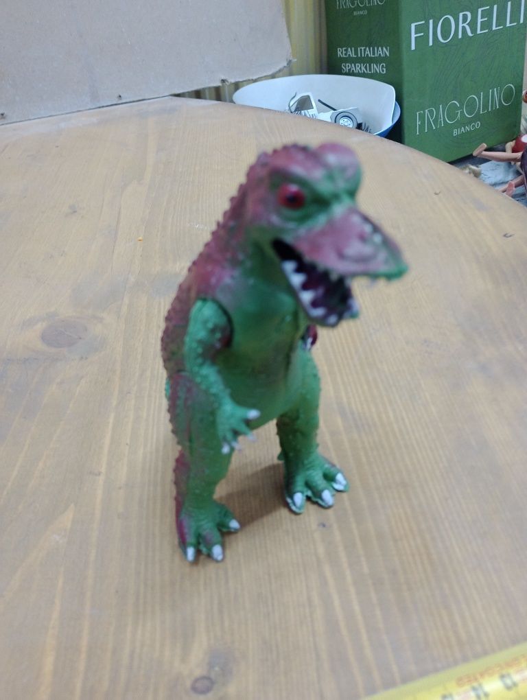Figurka Godzilla z lat 80