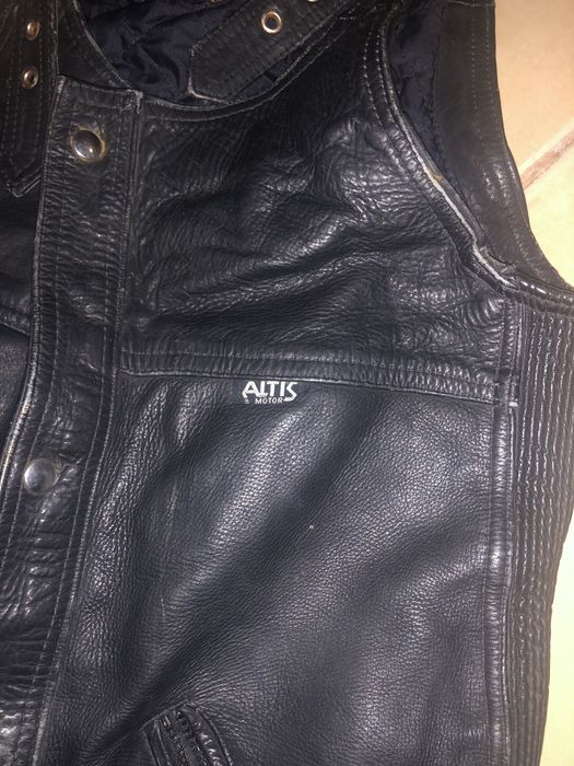 Jardineira da marca altis em puro cabedal motard impecaveis.