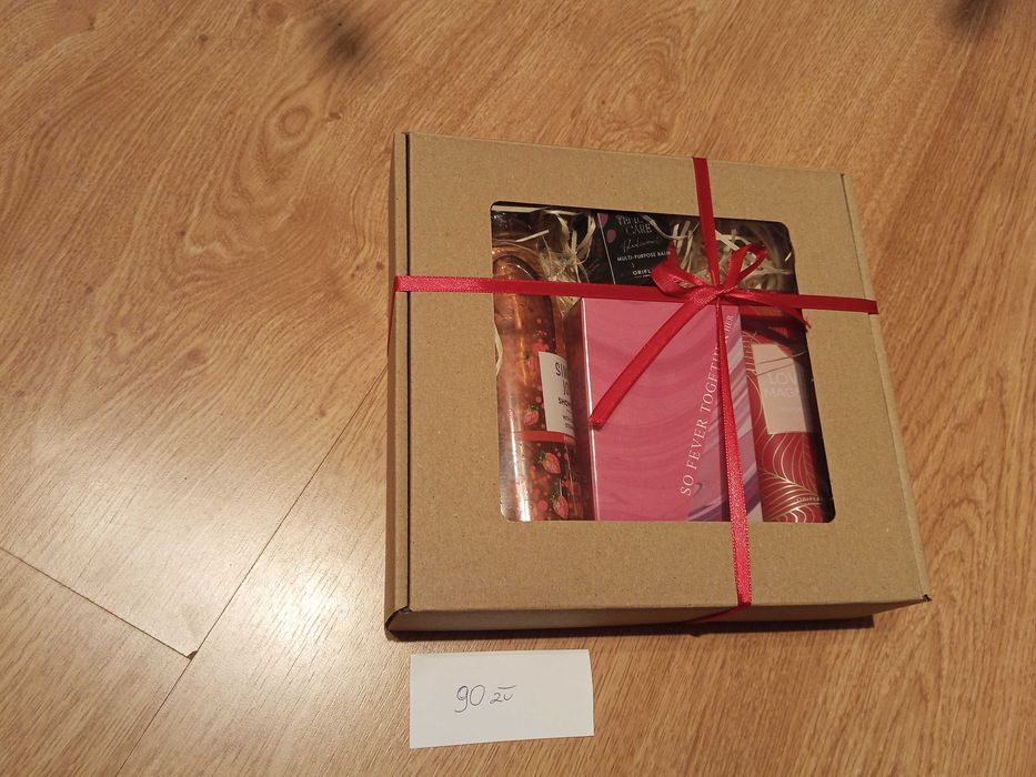 Zestaw box prezentowy kosmetyczny Oriflame dla kobiety