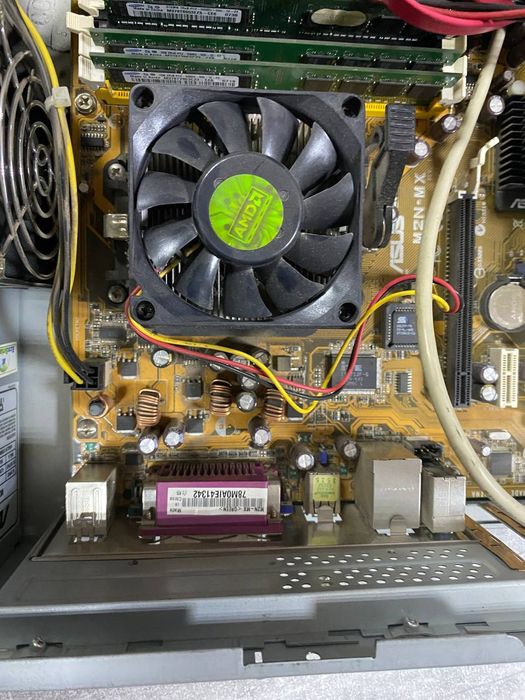 Компьютер рабочий или на запчасти винда стоит хр