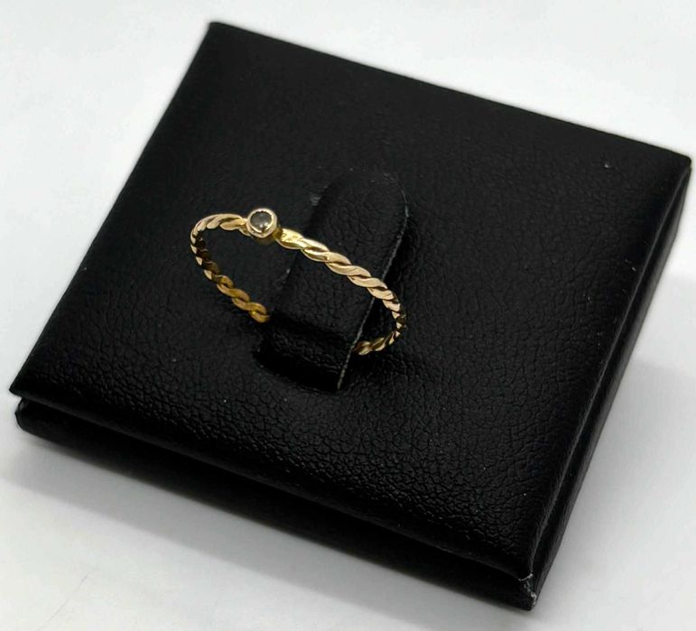 Złoty Delikatny Pierścionek pr. 585 0,5g