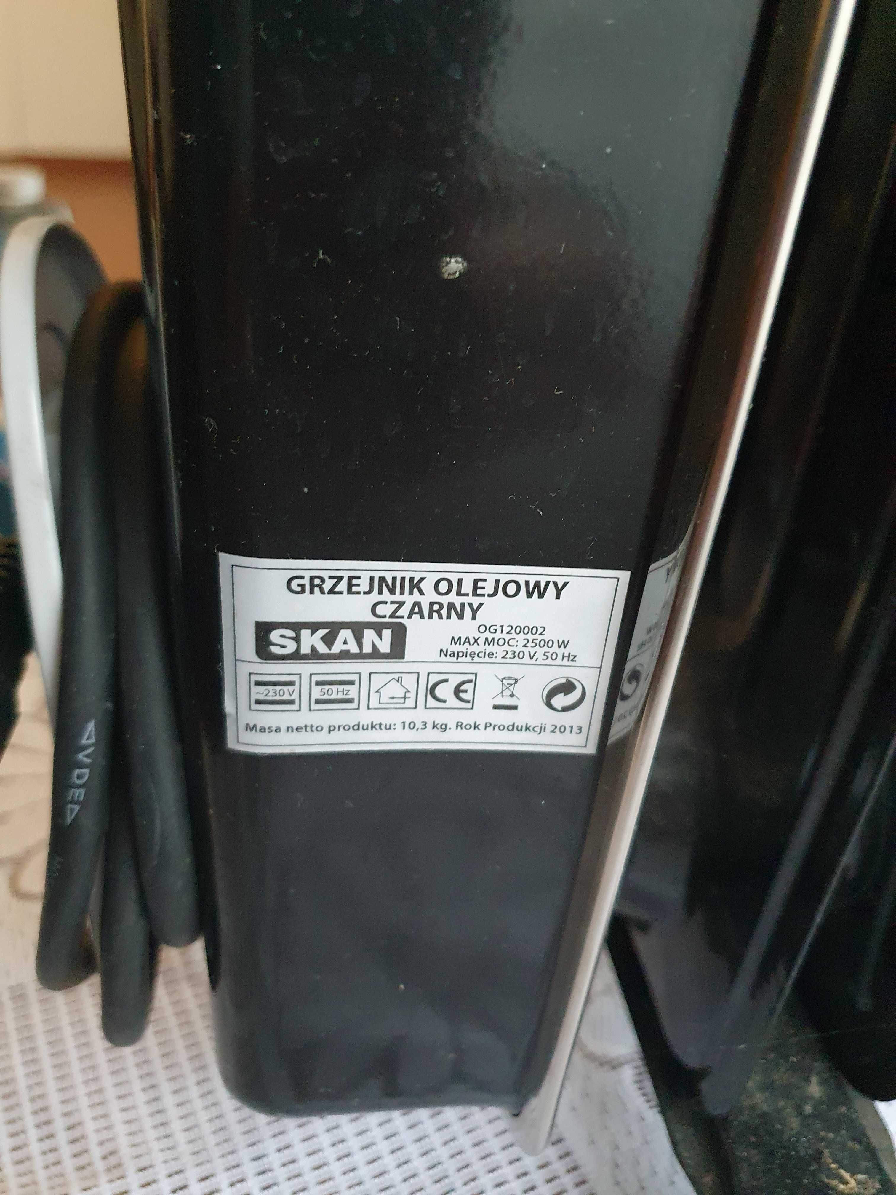Grzejnik olejowy czarny.